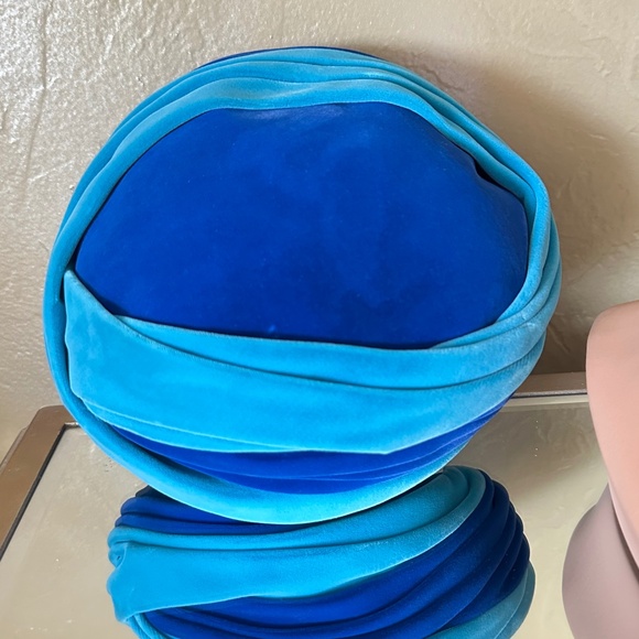 STRIKING 1970s\' TWO-TONE BLUE VELIUR \
